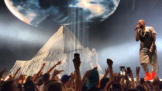 apollovwrld's tweet photo. Nobody does stage designs like Ye 🐐 https://t.co/40pj5jXYQA