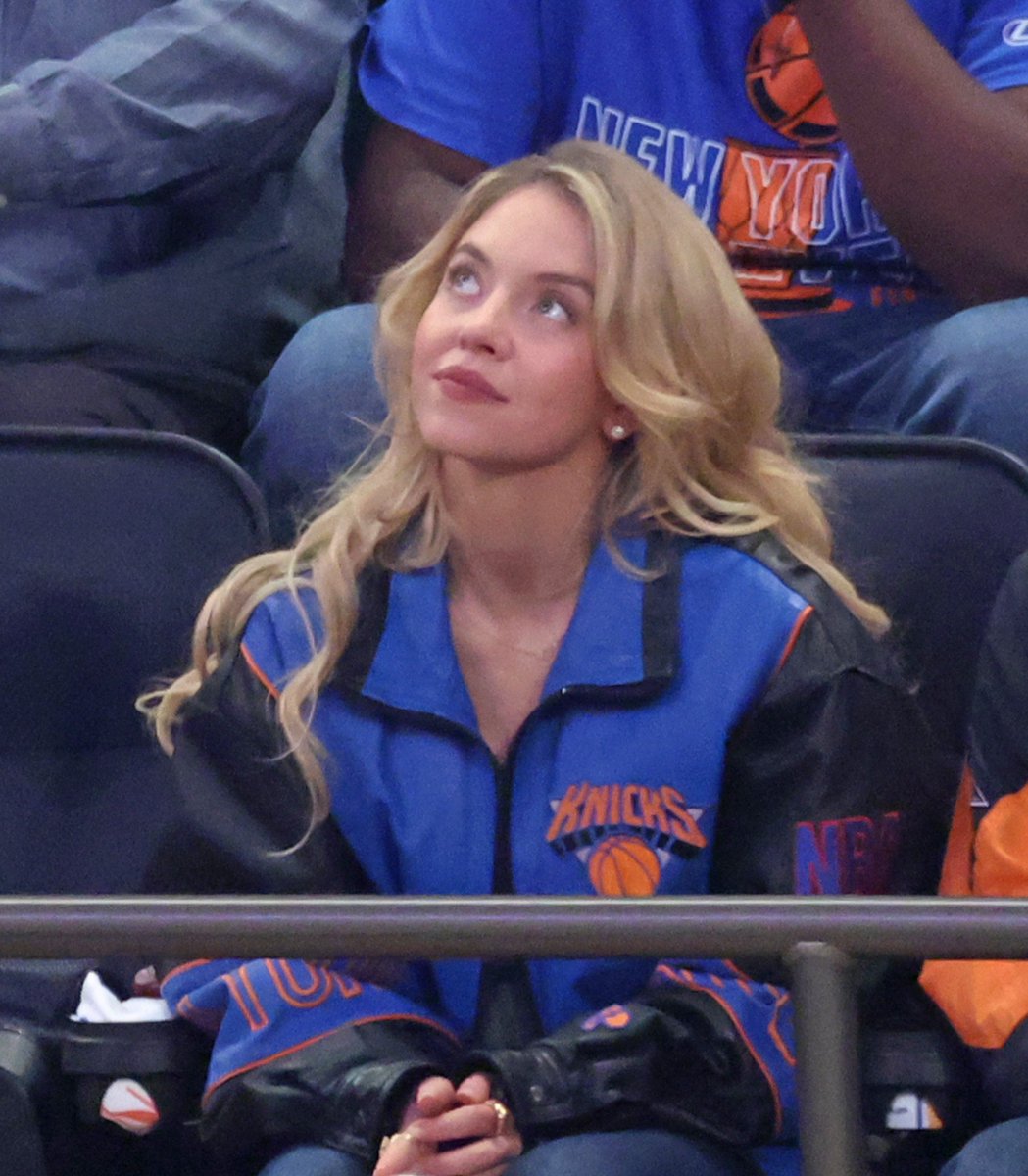sweeneyarchives's tweet photo. Sydney Sweeney in Game 4 of the NBA Finals last night ✨ https://t.co/YbxvnB1GMO