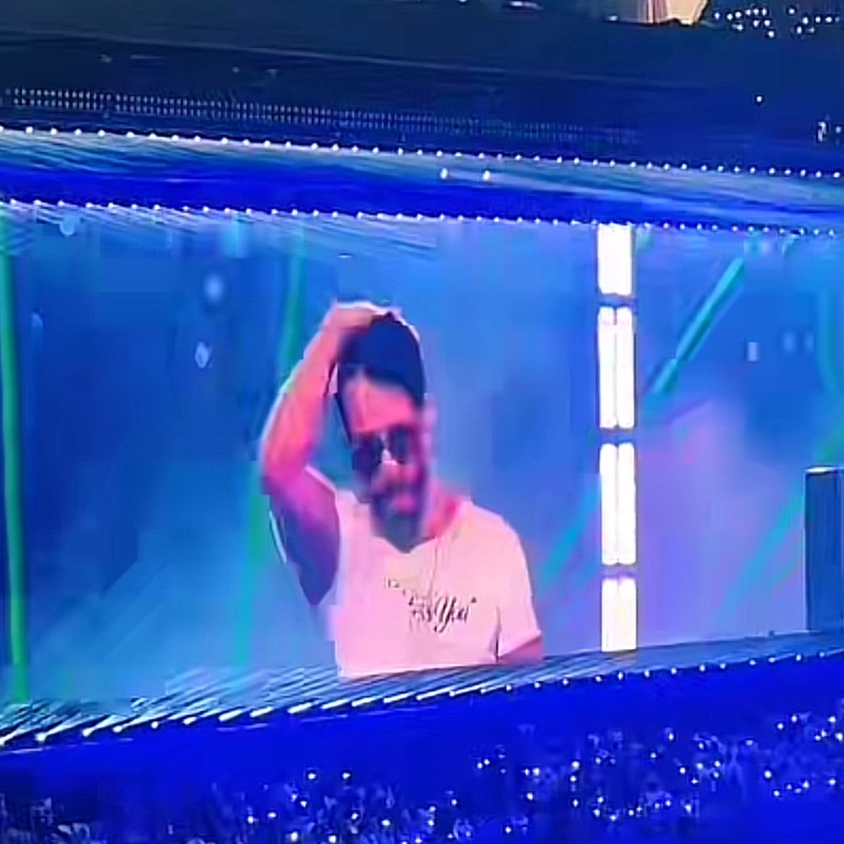 AccessBadBunny's tweet photo. Songs performed by Mora during Bad Bunny’s eighth concert in Madrid:

MODELITO
LA INOCENTE MEMORIAS https://t.co/of9TqtaFET