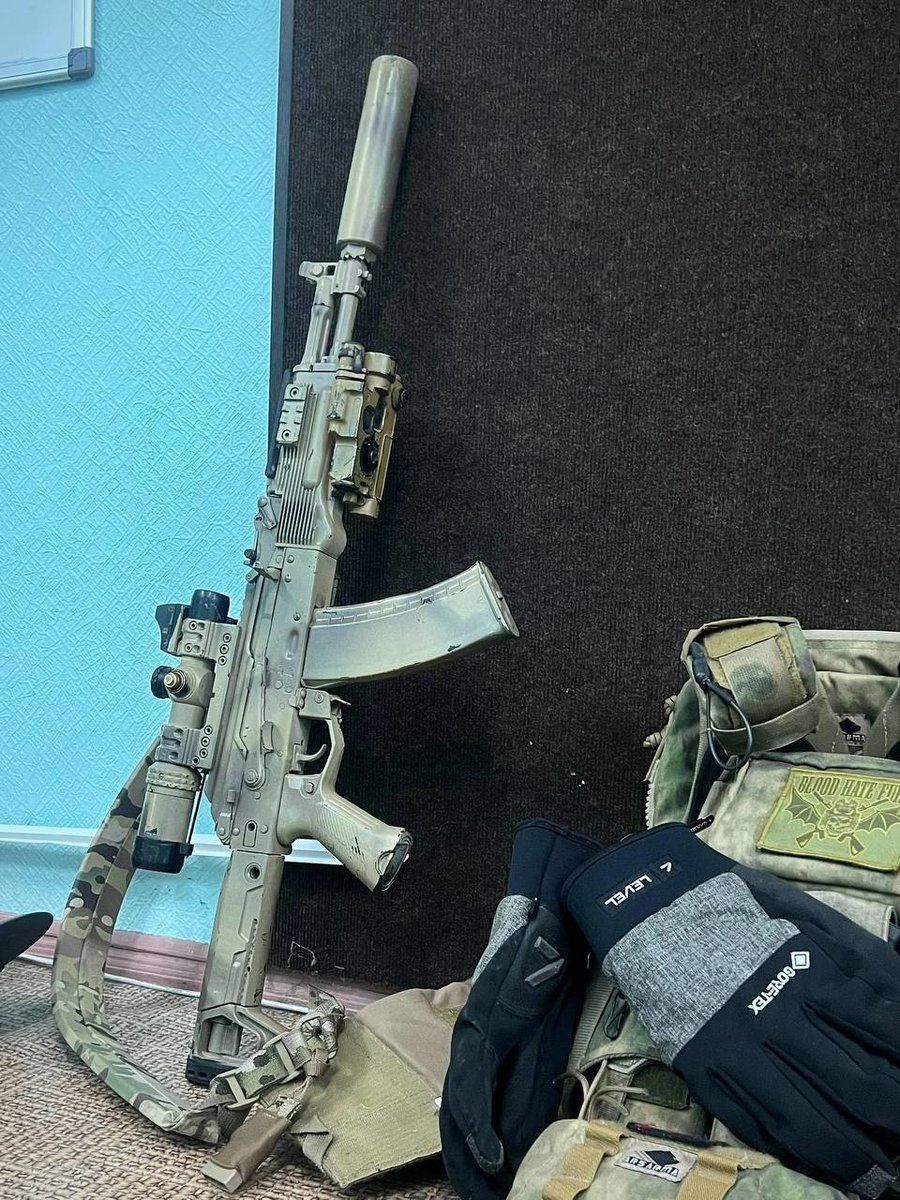 trip_to_valkiri's tweet photo. Pimped-out AK-205 5.45 mm Carbine used by a Russian combatant, February 2025. https://t.co/VVQHVH35Q5