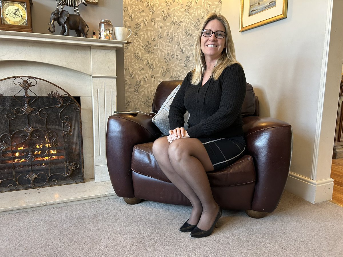smokeyplaces20's tweet photo. Thursday work outfit 😊
Black jumper, cute skirt, tights and heels 👠
Office day, then coffee at the mall with a chum on the way home ☕️
More at https://t.co/sp12xLswWR
#ThursdayStyle #OfficeOOTD #TightsAndHeels #MallTrip #UKS https://t.co/jKF8SBLAen