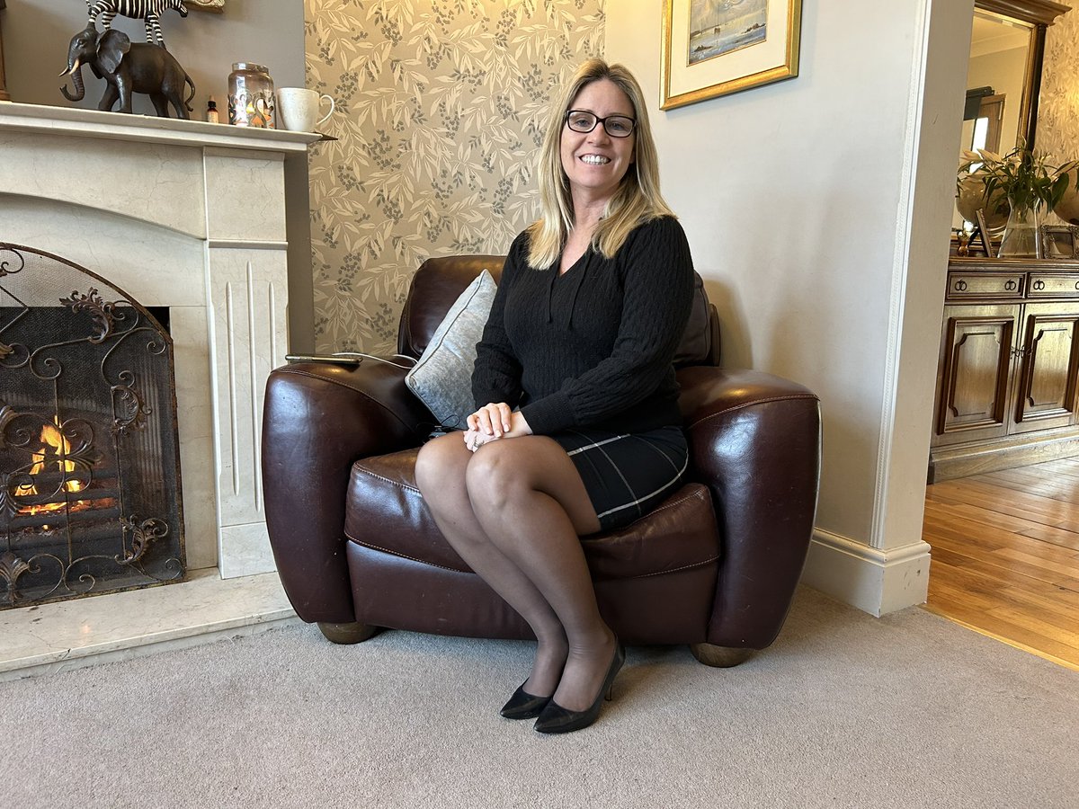 smokeyplaces20's tweet photo. Thursday work outfit 😊
Black jumper, cute skirt, tights and heels 👠
Office day, then coffee at the mall with a chum on the way home ☕️
More at https://t.co/sp12xLswWR
#ThursdayStyle #OfficeOOTD #TightsAndHeels #MallTrip #UKS https://t.co/jKF8SBLAen