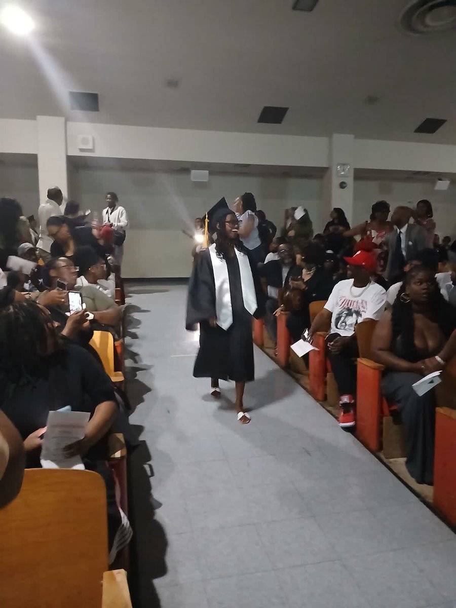 PHLschools's tweet photo. 🎓 Congratulations to The Workshop School Class of 2026! 🎊

Through hands-on learning, problem-solving, and perseverance, you've turned ideas into action and prepared yourselves for the opportunities ahead. Best wishes as you begin this exciting new chapter!

#PHLED https://t.co/D6Cp9HG6kq