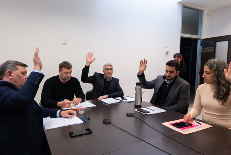 CuartInt's tweet photo. Diputados bonaerenses trataron proyectos sobre beneficios permanentes para el sur provincial https://t.co/7clBtEfU2Y https://t.co/cPZK9ghj9Q