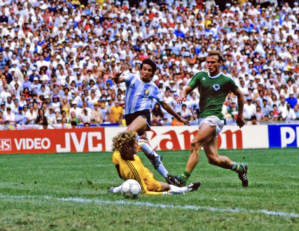 pollo_va's tweet photo. Hasta hace un ratito, este era el último gol mundialista en el Azteca. https://t.co/I78HhxtEqS