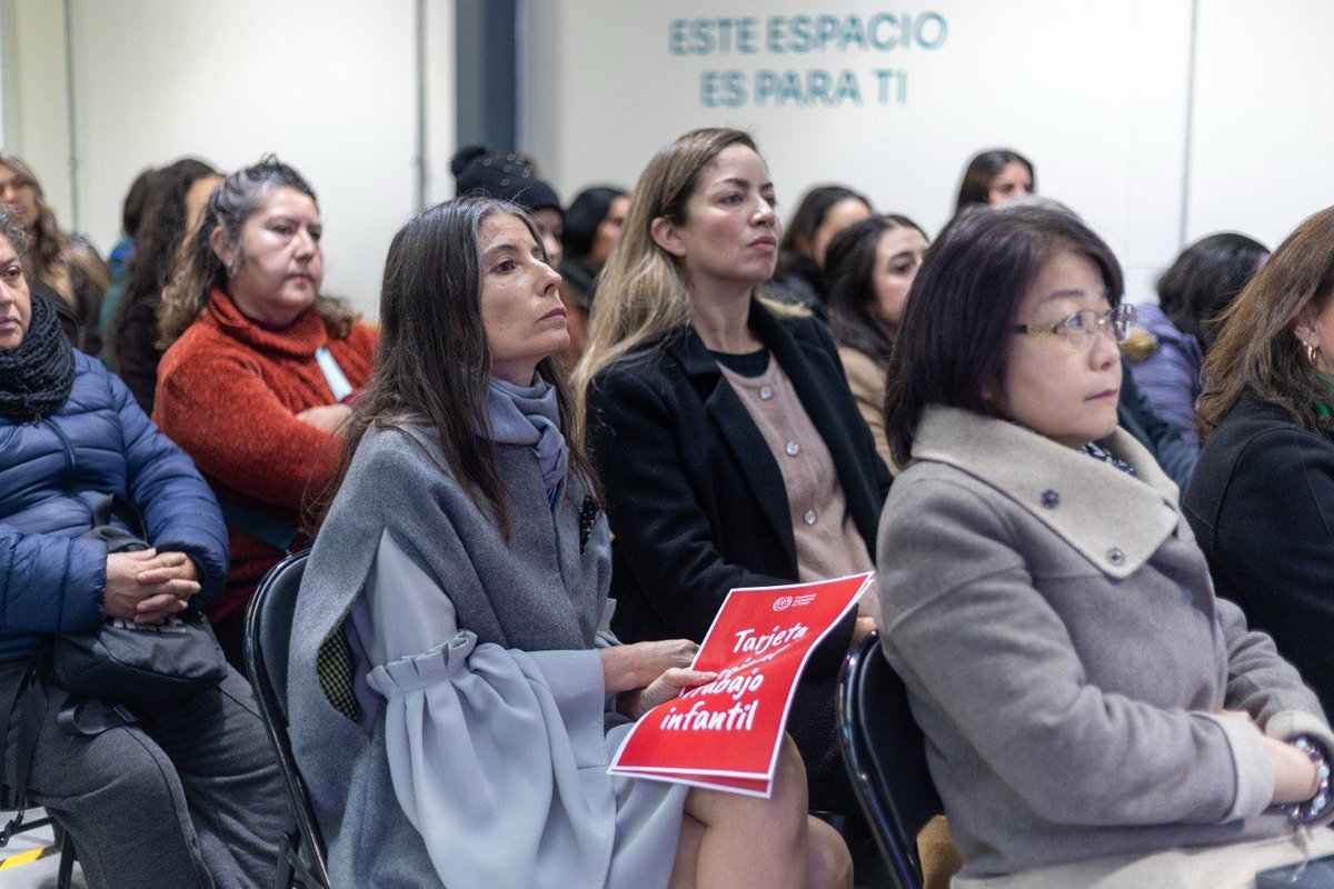 cn_castro's tweet photo. Frente a esto, creamos el Bono de Colocación Laboral para Mujeres Cuidadoras. Este aporte da liquidez clave en el difícil mes inicial al entrar al empleo formal. En Renca hemos confirmado que funciona y logra sostenerlas. Debemos comenzar a invertir en su total autonomía. https://t.co/Zu6ol7tUmA