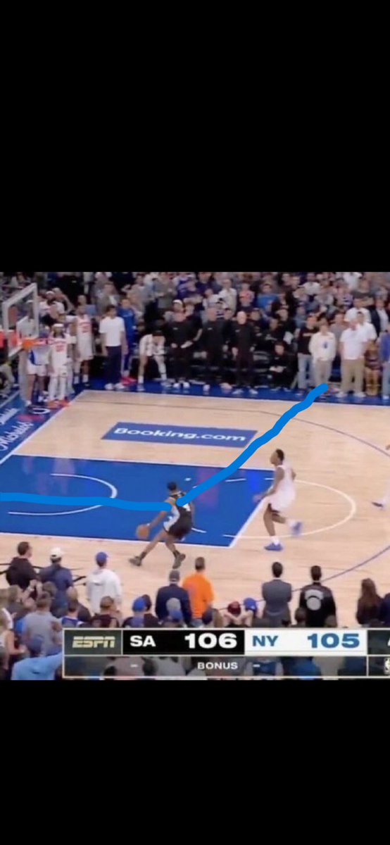 CloarTyler's tweet photo. @biscuitjawn_ @phillyphillyW @UnderdogNBA Even with an extremely wide field of view, it looks wide open. Fox doesn't have eyes in the back of his head. https://t.co/Dv5v38nzsw