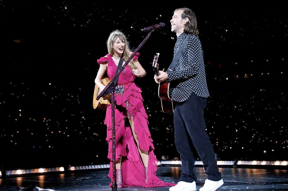 swifferupdates's tweet photo. ✍🏼| Aaron Dessner has described Taylor Swift as one of the most prolific and instinctive lyricists he has ever worked with.

“One of the most gifted songwriters of our time.” https://t.co/YhQQqAYd7a