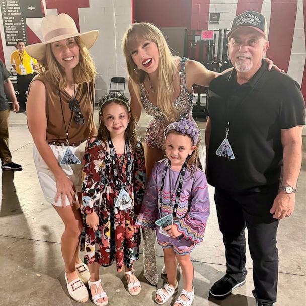 swifferupdates's tweet photo. ✍🏼| Billy Joel:  “She knows music and she knows how to write.”  

“She’s productive and keeps coming up with great concepts and songs.”

“She’s like that generation’s Beatles.” https://t.co/ukKDrRnfh6