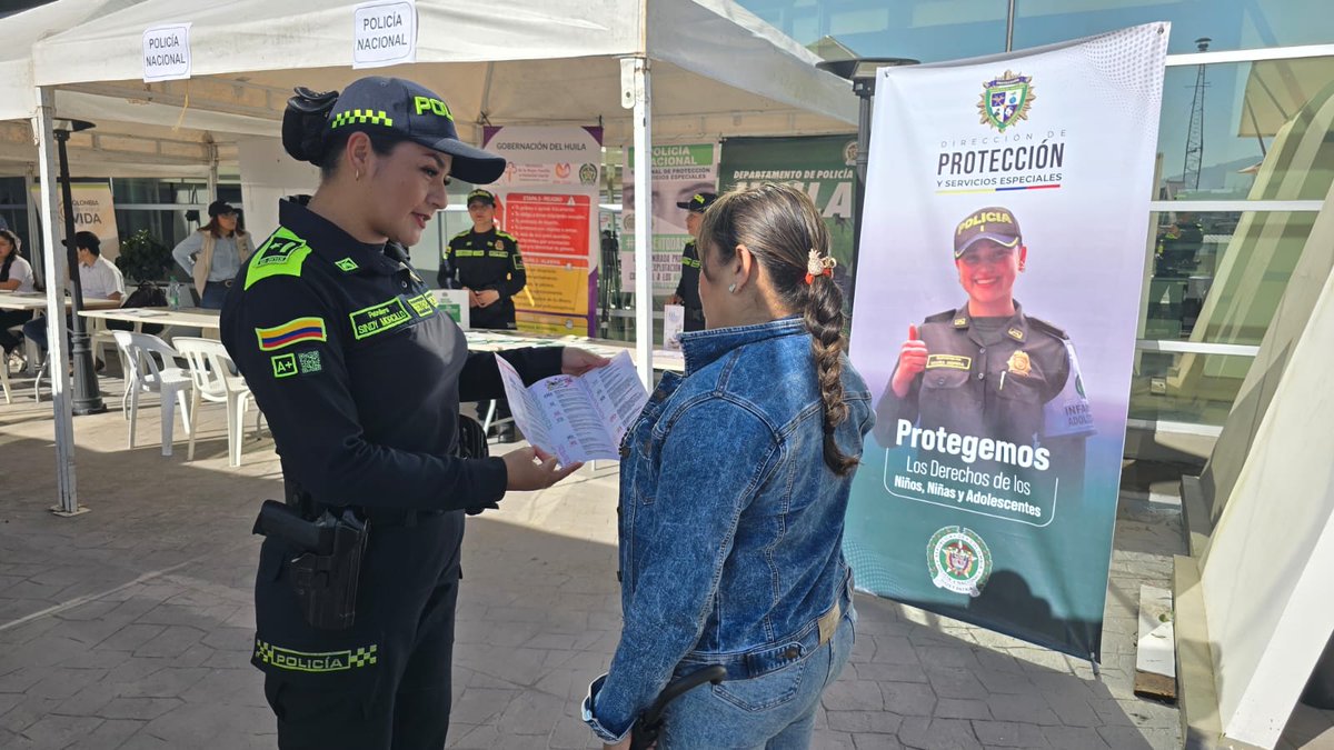 ProteccionPonal's tweet photo. Con alegría acompañamos al #Huila en las festividades de San Juan y San Pedro, promoviendo el reconocimiento de nuestras raíces, la cultura y la identidad que nos une👮💚.
#TurismoSeguro https://t.co/ZIqntIWElQ