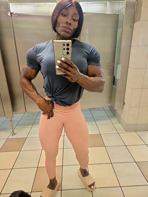 MT - Toronto here i #Wbb #tronto #iseeyou #femalemuscle #femdom #lifestyle #curves #hardbody https://t.co/4xPmcuxeqa