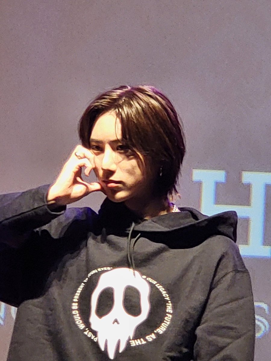 k0emfc's tweet photo. 장현승 너 예뻐. 예쁘다고. 예쁘니까 그만 삐지라고 https://t.co/xue7bwgxpv