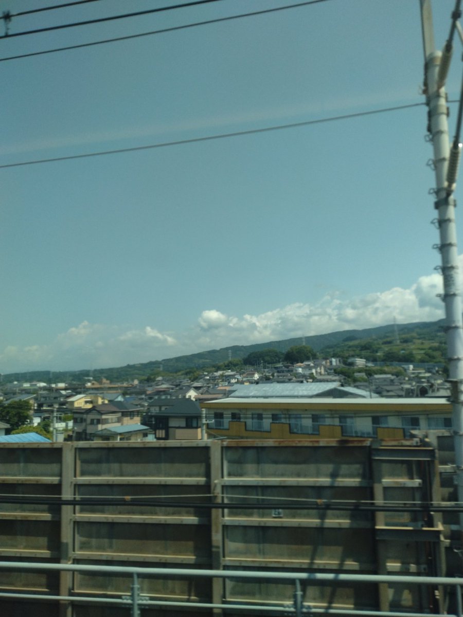 enu_tea's tweet photo. 雨男の悪名高いntさん、新幹線の車窓から富士山チャレンジ2026

2月(福山):惜敗 下馬評を覆す大善戦も富士山は雲の中
2月(大垣):圧勝 富士山は確かに存在した
6月(大阪):惜敗 晴れてはいるんです

1勝2敗
#新幹線の車窓から富士山チャレンジ https://t.co/WwaSXUek3O