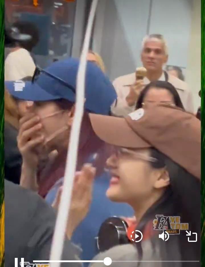 nannirins's tweet photo. morrendo com a faye chocada e a Atom feliz como se tivesse chegado na Disney KKKKKKKKKKKKKKKKKKKK 

o contraste de uma pessoa idosa e outra jovem 

FAYEATOM NO BRASIL
#FayeAtomWelcomeToBrasil https://t.co/9opNjHCu7h