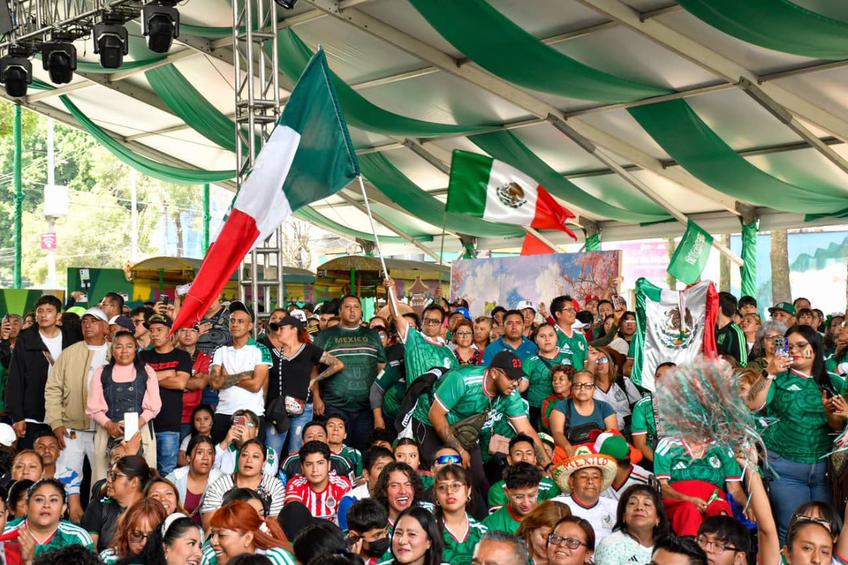 ALEIDAALAVEZ's tweet photo. 🇲🇽⚽ ¡Qué manera de arrancar!

Nos reunimos en la Macroplaza para vivir juntos la pasión por el futbol. 🏆❤️

¡Felicidades, Selección! Esto apenas comienza. 🔥 https://t.co/ymAvZW8fs8
