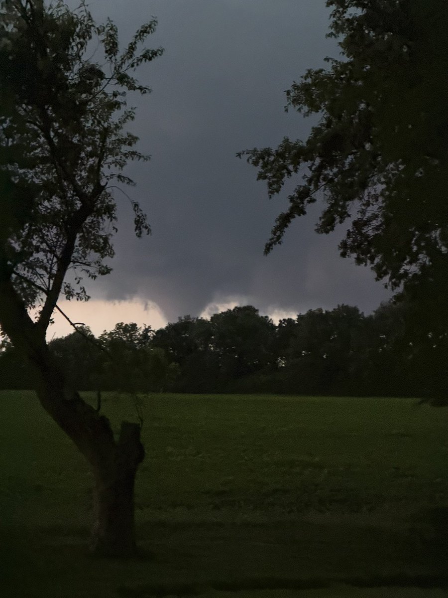 jhogg_22's tweet photo. @MaxVelocityWX Hebron, IN https://t.co/aneeDee6LU