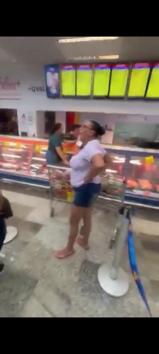 thiescalzo's tweet photo. @ZAMENZA "A vida não é piru não, vagabunda-piranha" https://t.co/3NV1HOaFxA