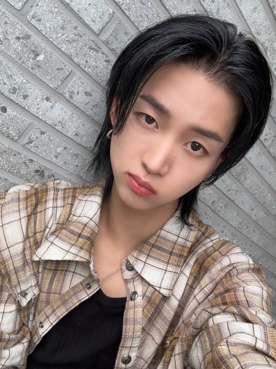 TNX_twt's tweet photo. •᷅ࡇ•᷄ ..?

#TNX #티엔엑스
#은휘 #HWI https://t.co/yAsW9guLgY