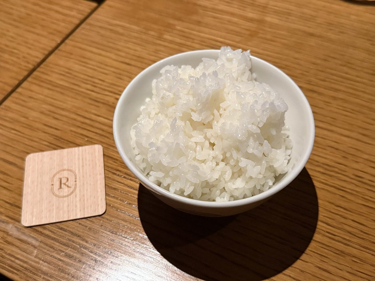 ninbunjah26's tweet photo. ①Inaniwa Soba 稻庭蕎麥麵
HKD135(約2,700円)
②Seafood Kakiage 唐揚海鮮
HKD250(約5,000円)
③Wagyu Dumpling with Spicy Ponzu 香煎和牛餃子
HKD280(約5,600円)
④Steamed Rice 白飯
HKD55(約1,100円)
#IHG #regent #香港 #nobu https://t.co/WDNxQuYjkm