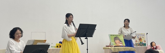 niitsuartmuseum's tweet photo. 5/30（土）にミュージアムコンサート「0さいからのMusic&amp; Stories」を開催しました。
絵本の読み聞かせに合わせたピアノ演奏、読み手の呼びかけで体を動かしたり、演奏者が会場内を回りながら演奏するなど、会場内が一体となって盛り上がりました。
ご参加いただきました皆様ありがとうございました。 https://t.co/ctGAYtu7ND