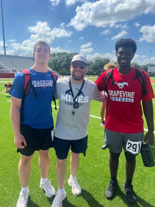 TaydenSneed_74's tweet photo. Had a good time @RoosFootball camp this week with @lterry22_ ! Thank you @CoachBrionesAC and @CoachYonBoone for the instruction and conversations. @coachrsmith12 @coachwhitson1 @freezysmalls @BSublet #ROTV https://t.co/0hiAZNZSQv
