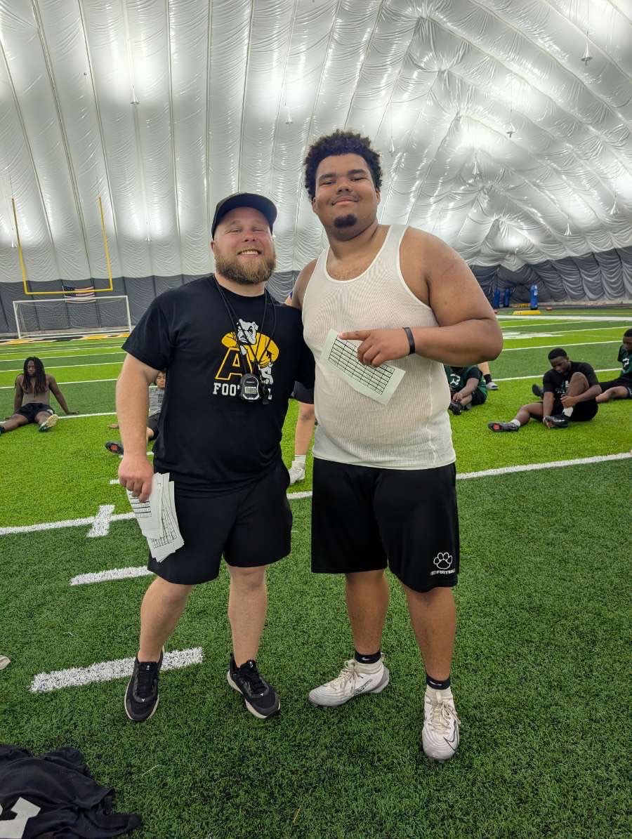 Robert_boggan__'s tweet photo. After an amazing talk and camp with @FBCoachNeumann  I’m blessed to receive my first offer to Adrian College!!! Go bulldogs! #AGTG @ForrKaleb @CoachKujawa @AdrianCollegeFB @GrandBlancFB https://t.co/7KQiW2I3aJ