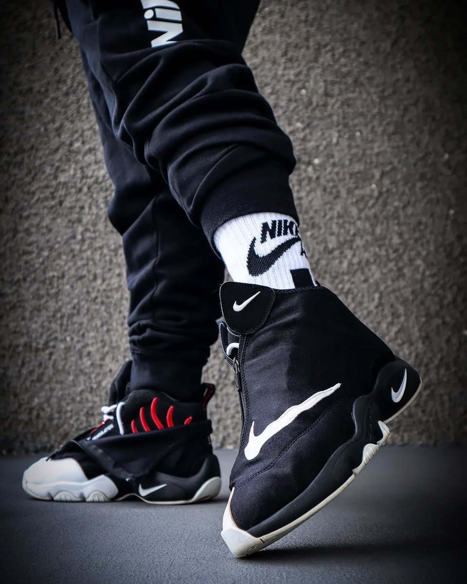 houseofheat's tweet photo. Nike Air Zoom Flight '98 The Glove Returns July 31 🧤😳 https://t.co/9XN0HI0RAQ