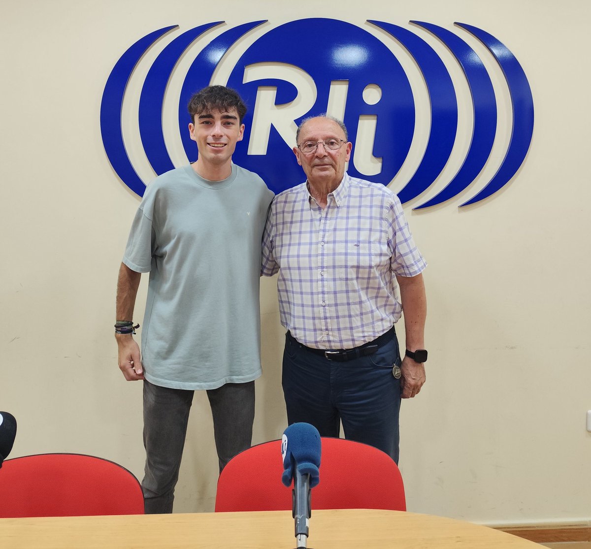 JaviRamirez_02's tweet photo. 📻 Ya disponible la entrevista COMPLETA a Jesús Hidalgo, presidente del Áticos Inmobiliaria #CHSanFernando 

📲 https://t.co/QCUNyGcmLG https://t.co/rEmWMIZcNP