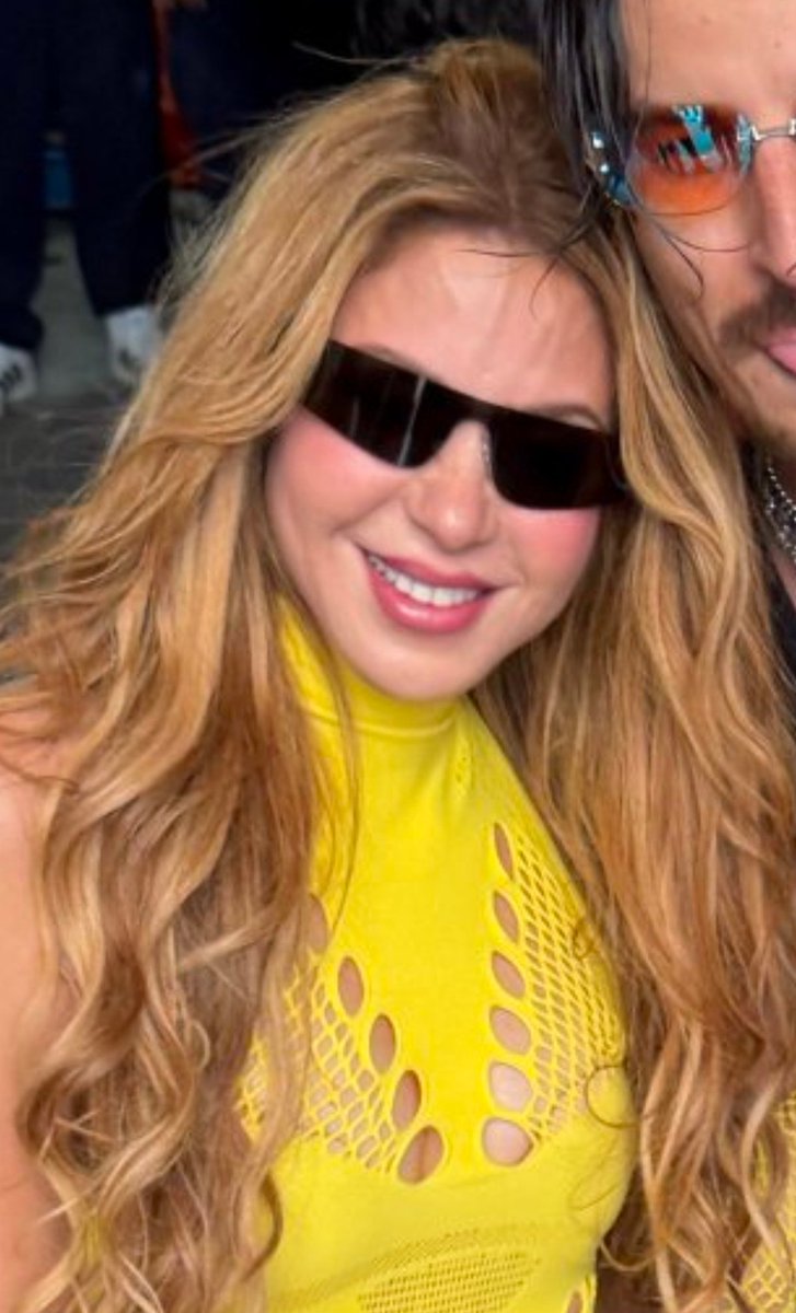 NochMx's tweet photo. Shakira sin las luces favorecedoras y la frente llena de botox... Solo las venas y arterias son visibles en su rostro aplanado... #SomosMéxico #inauguración #EstadioDeMéxico #VamosMéxico https://t.co/EWCUiLS1eH
