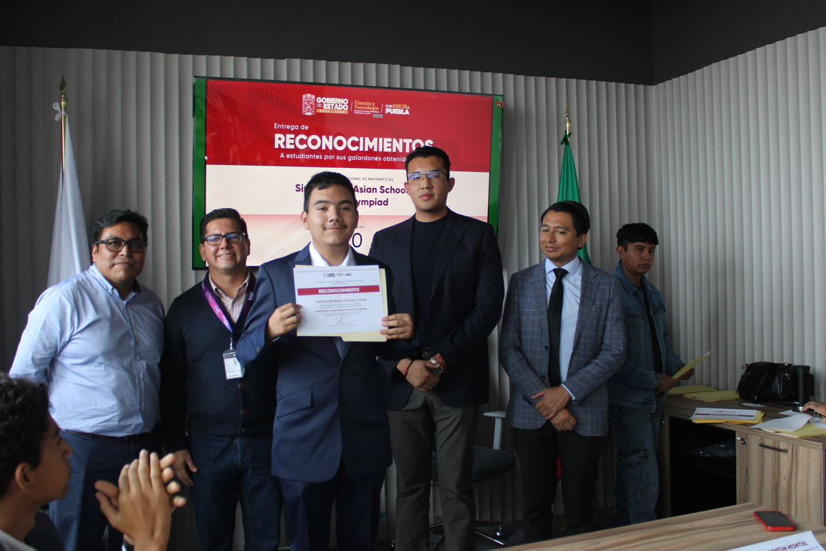 SecihtiGobPue's tweet photo. ¡Muchas felicidades a las y los jóvenes poblanos que representarán a Puebla y a México en Singapur! Su talento, disciplina, dedicación y pasión por las matemáticas los han llevado a alcanzar este importante logro, convirtiéndose en ejemplo de excelencia académica y perseverancia https://t.co/4k29RjdSCw
