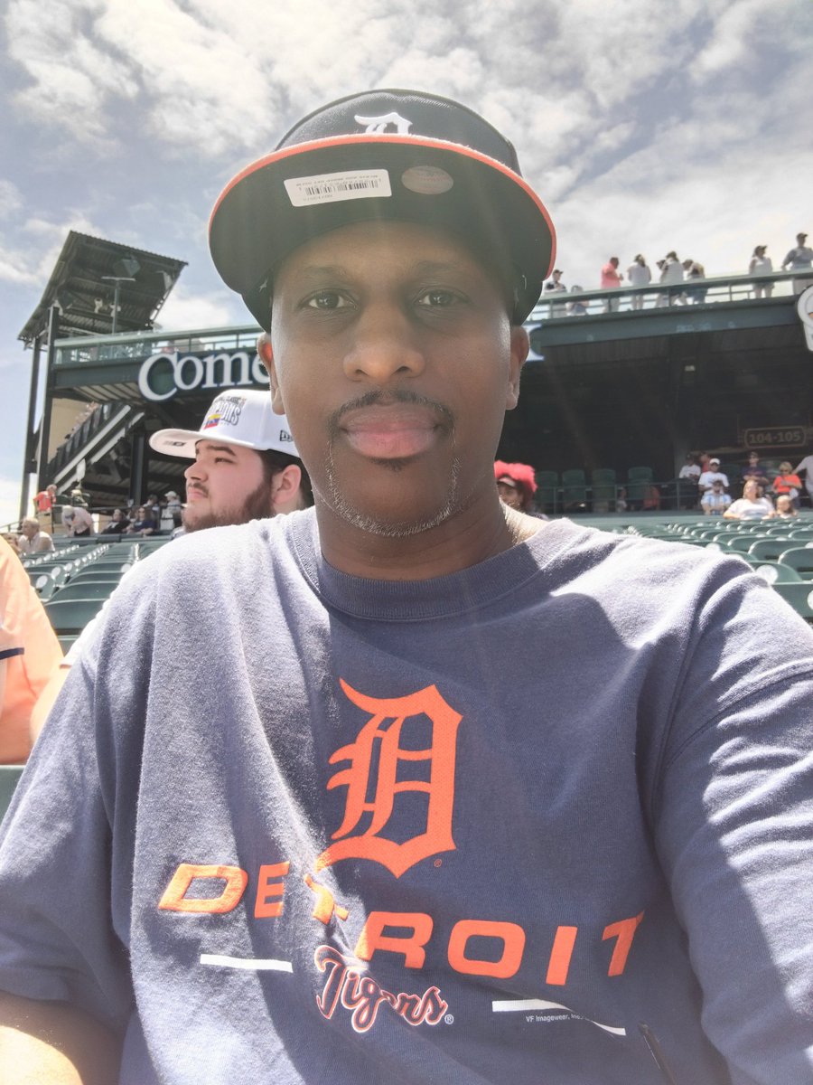 DerrickS2's tweet photo. First Tiger's Game Of The Season. Tigers Win 11-0 🐯 https://t.co/MjrFiczKLC