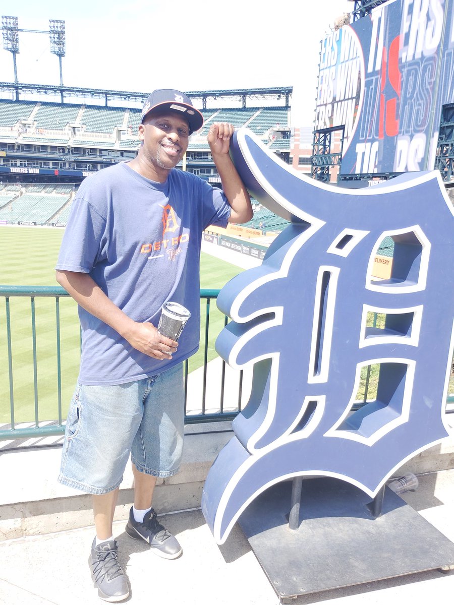DerrickS2's tweet photo. First Tiger's Game Of The Season. Tigers Win 11-0 🐯 https://t.co/MjrFiczKLC
