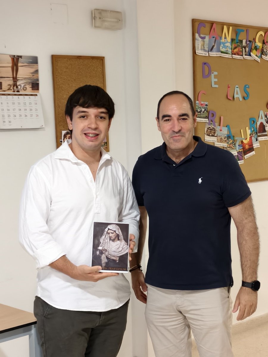 HDesamparados's tweet photo. 📹 En el día de hoy también se ha proyectado en el salón parroquial el audiovisual "Siempre tras Ella", obra de @luisg_v24 y que recoge todo lo vivido en la Salida Procesional de la Santísima Virgen el pasado 30 de mayo.

#BurdeosyOro https://t.co/5ccKoAPLry
