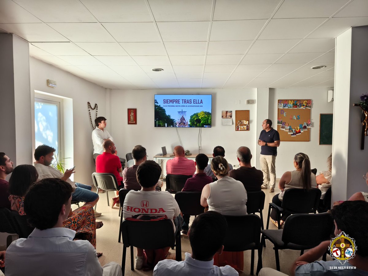 HDesamparados's tweet photo. 📹 En el día de hoy también se ha proyectado en el salón parroquial el audiovisual "Siempre tras Ella", obra de @luisg_v24 y que recoge todo lo vivido en la Salida Procesional de la Santísima Virgen el pasado 30 de mayo.

#BurdeosyOro https://t.co/5ccKoAPLry