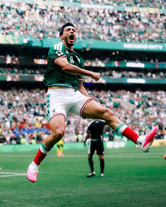 vortexsports_mx's tweet photo. 😍Debut increíble, arranque inolvidable 😮‍💨

👌El primer tiempo de la selección, impecable, el Segundo …… mucho que desear la verdad sin más.

Pero es un buen arranque para pelear por el mundial.
#VivaMéxico #SomosMéxico 

📸@fifaworldcup_es https://t.co/mcv38s2Awm