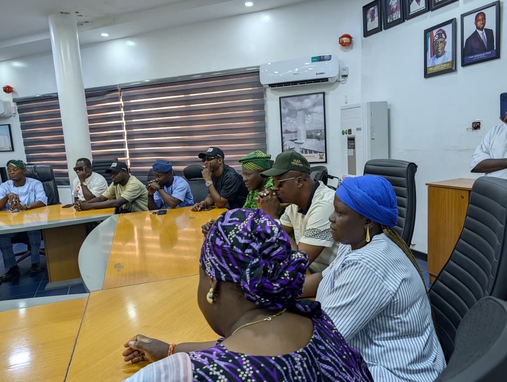 Lagoswater's tweet photo. LAGOS ISLAND COUNCILLORS COMMEND LWC MD, ENGR. MUKHTAAR TIJANI, FOR IMPROVING WATER SUPPLY

Councillors representing various wards across Lagos Island have lauded the Managing Director of Lagos Water Corporation (LWC), Engr. Mukhtaar Tijani… Read more: https://t.co/mqh6ARGhK0 https://t.co/0do31BSk5I