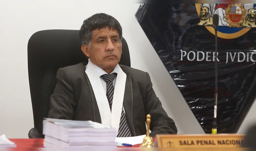 Angelpaezs's tweet photo. La corrupta JNJ entrega en bandeja de plata a Keiko Fujimori la cabeza del juez Richard Concepción Carhuancho, quien en su momento ordenó cárcel para la candidata presidencial por recibir millones de dólares de financiamiento sin declarar su origen.

https://t.co/oFJChbvqLd https://t.co/h4L2cgoGW3