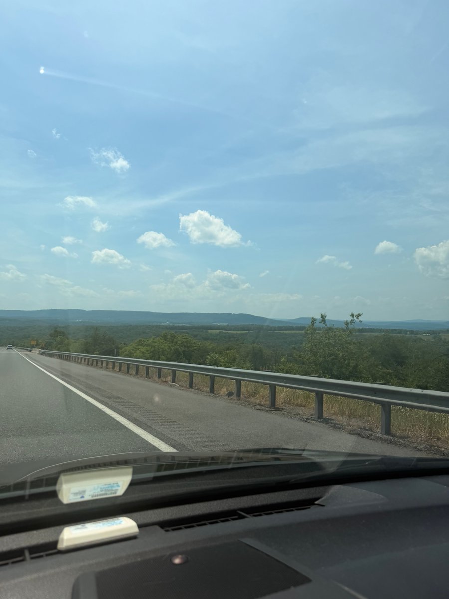 2kRikko's tweet photo. Road trip https://t.co/cOykKlkrDN