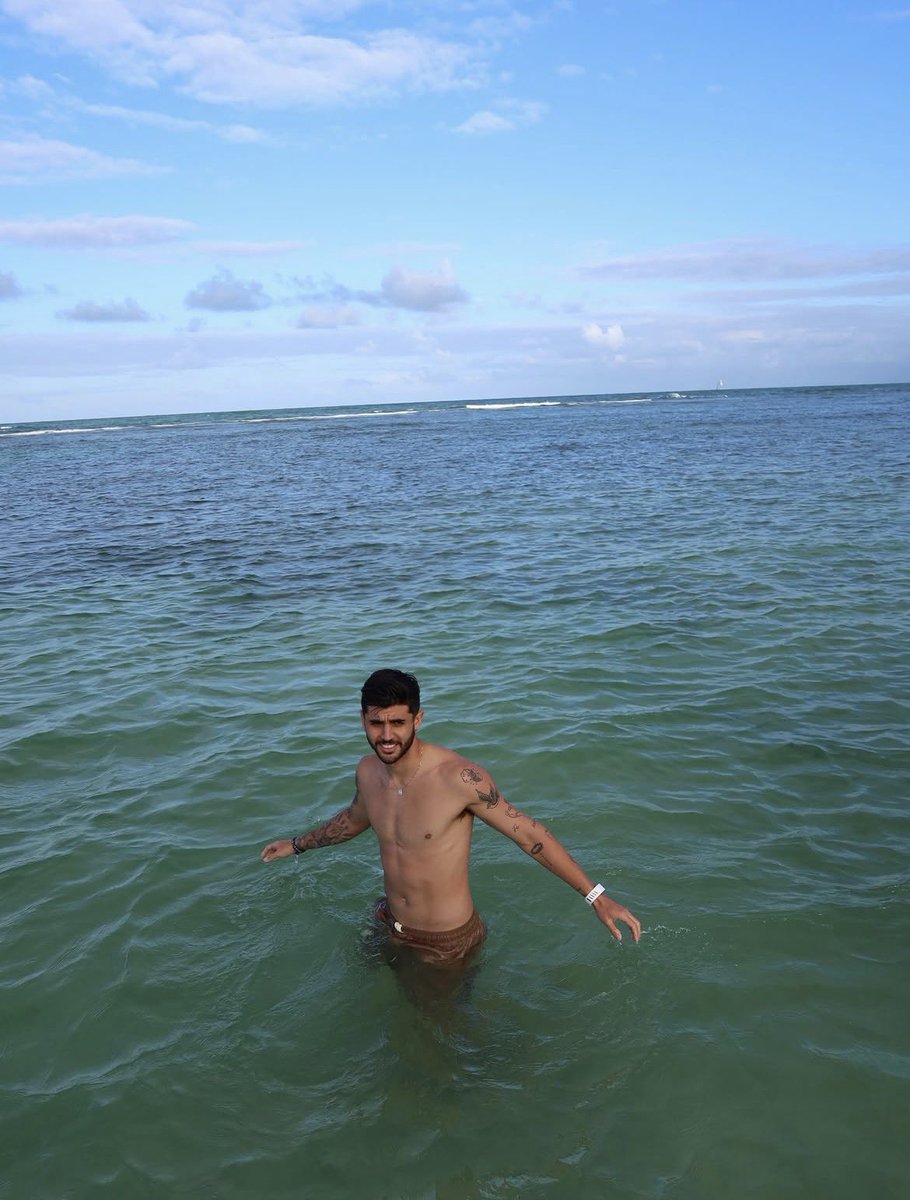 MegaPSG_'s tweet photo. 📲 Lucas Beraldo 🇧🇷, double champion d’Europe qui a transformé le 5 ème TAB en finale de LDC, profite de ses vacances en couple ❤️🏝️ https://t.co/8L8TgNNTuv
