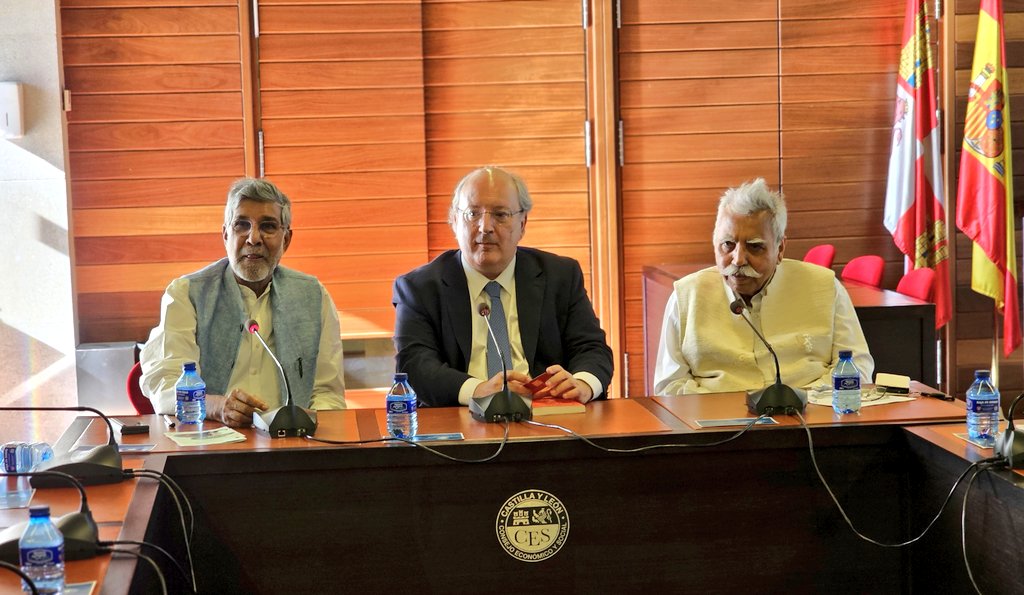 cescyl's tweet photo. 📰Encuentro con el @cescyl del Nobel de la paz Kailash Satyarthi y el activista Ehsan Ullah Khan | NOTICIAS @cescyl 
➡️Leer https://t.co/fUEkIU1Vdp https://t.co/yYqqCpichk