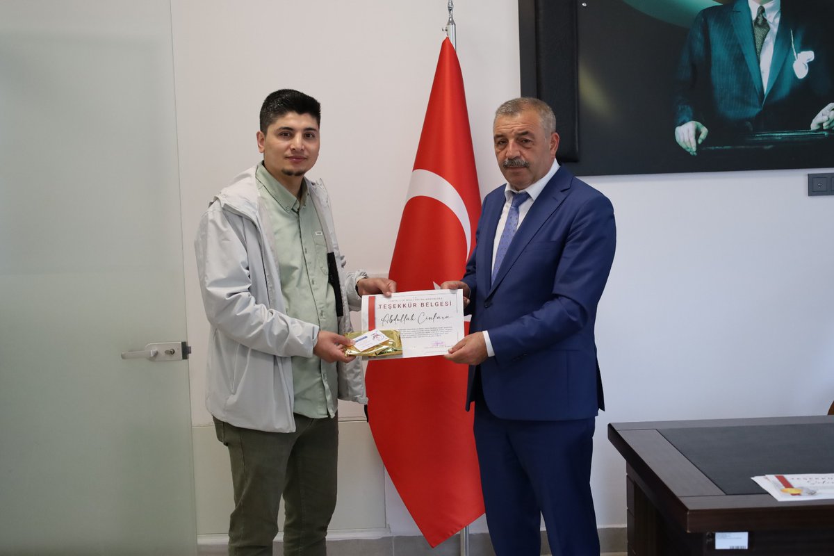 yomramem's tweet photo. Adım Zeka İşim Oyun https://t.co/VCJLLkxIpE
