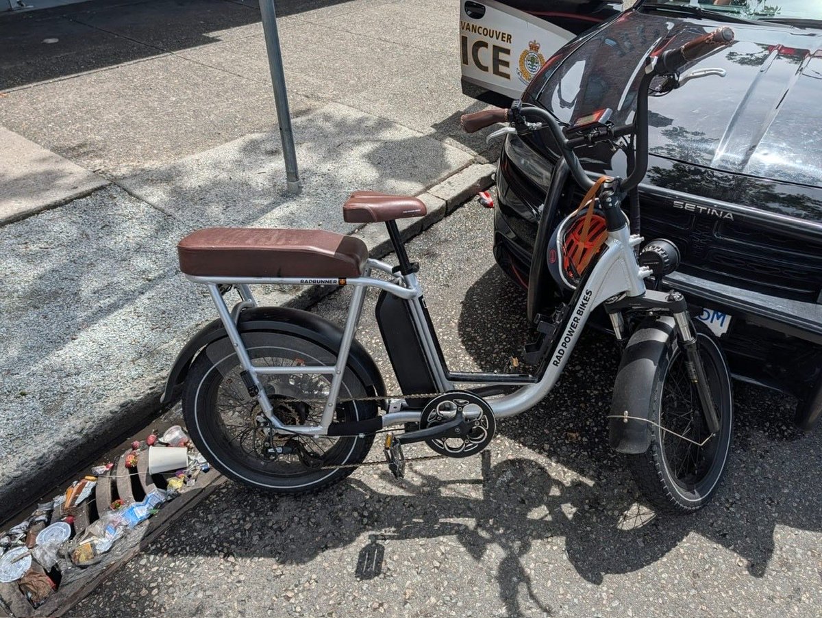 DeputyLaurin's tweet photo. Just another day policing in the DTES- officers recovered and returned a stolen cell phone and an e-bike to grateful owners.  They responded to a call of a man armed with a machete and determined he had three arrest warrants and then arrested another male in possession of a push dagger who had a B.C.-wide warrant for BNE.  Both were on probation and breaching multiple release conditions. Officers also made a drug trafficking arrest and seized multiple weapons. #VPD
