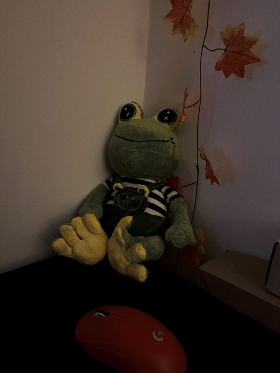 endiiiiis's tweet photo. @launders He was having fun watching this game https://t.co/5AEdyseNjj