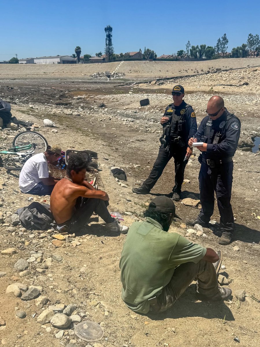 SBCprobation's tweet photo. #SBCProbation officers, in partnership with the @UplandPD and @OntarioPD, conducted outreach &amp; encampment cleanup efforts.  The operation resulted in contact with 32 individuals, 23 citations, and 5 arrests for misdemeanor offenses, outstanding warrants, &amp; a probation violation. https://t.co/Umi1zt7dSF