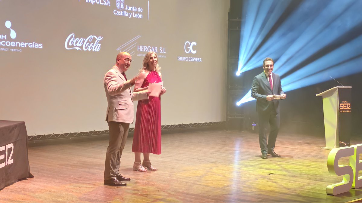 poravilaes's tweet photo. Orgullosos de los deportistas, clubes, asociaciones y entidades que emplean tiempo y dedicación para que existan en Ávila buenas canteras y grandes profesionales. 
Enhorabuena al equipo de @cadenaser_avila por la magnífica gala Ser Deportivos Ávila 2026 y a todos los premiados 👏 https://t.co/HHSIowPduf