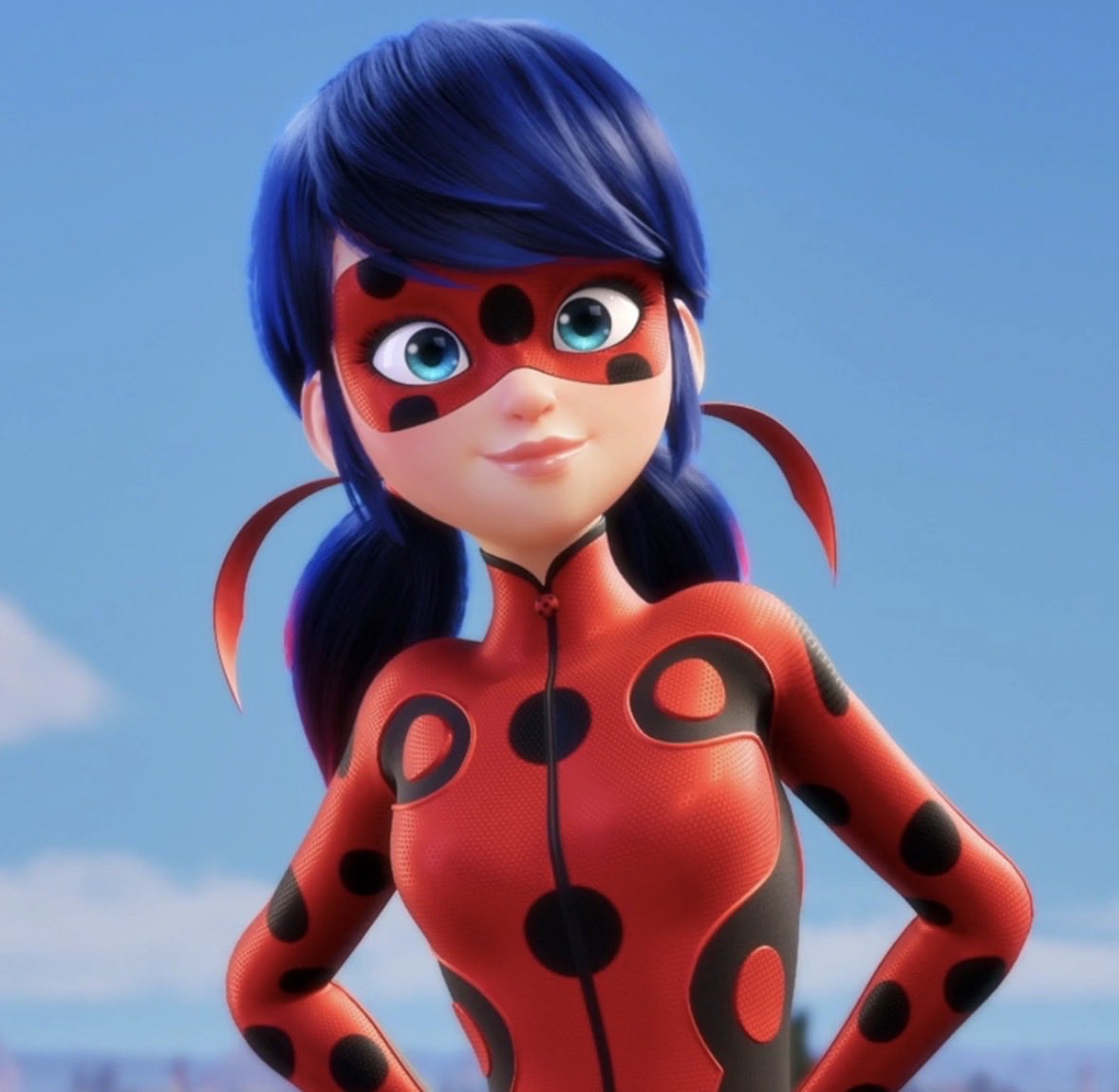 _loganlbb's tweet photo. The ladybug dress??? she is confirming the album is inspired of her wbkkk https://t.co/HJqgRjvgLr