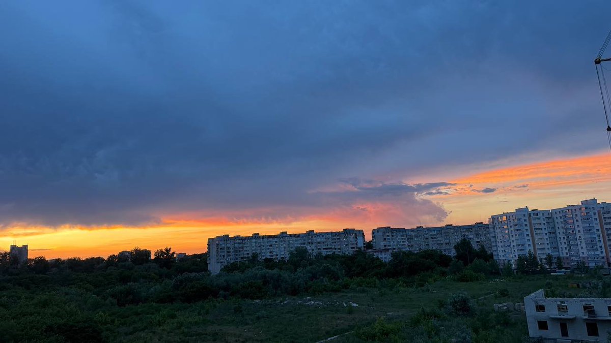 ESumsina's tweet photo. Над Сумами дуже красиво небо
#Sumy #Ukraine #Суми #Сумщина #фронт #UkraineWar #краєвид #захід #сонце https://t.co/UcQokf2rar
