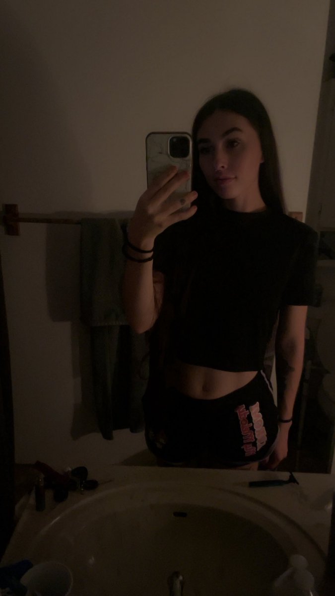 SKey143's tweet photo. Heres some pics I took in my grandmas bathroom 🫶🏻😘 https://t.co/bqXGzJn5yA