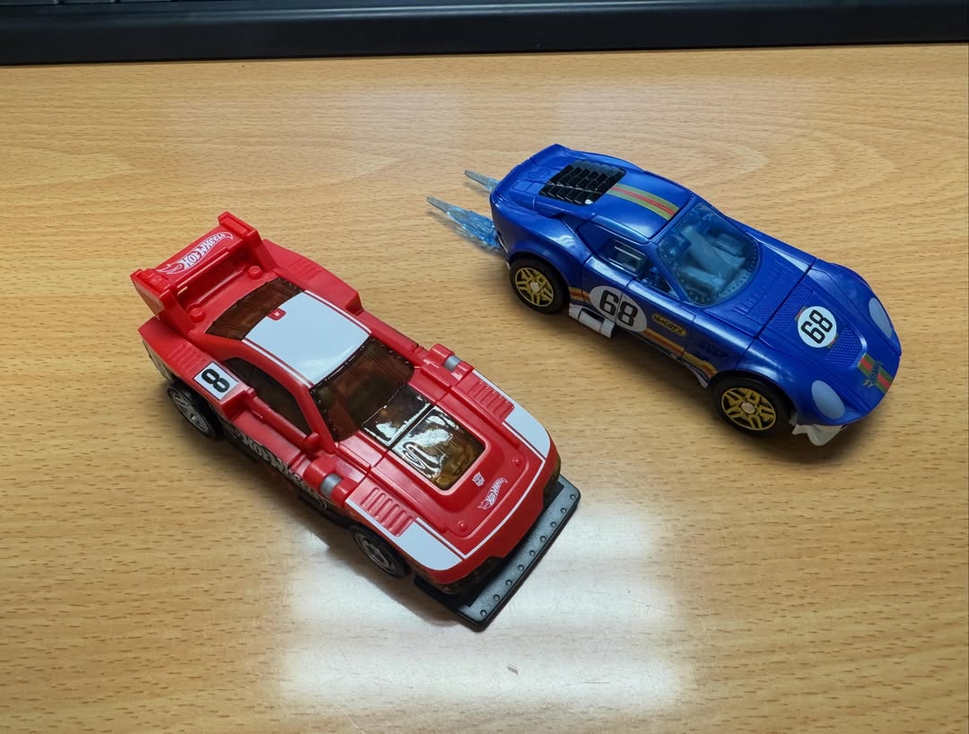 tfw2005's tweet photo. Hot Wheels X Transformers GT-Scorcher &amp; El Segundo Coupe In-Hand Images https://t.co/sKm08Cf91F https://t.co/deawuDsvvE