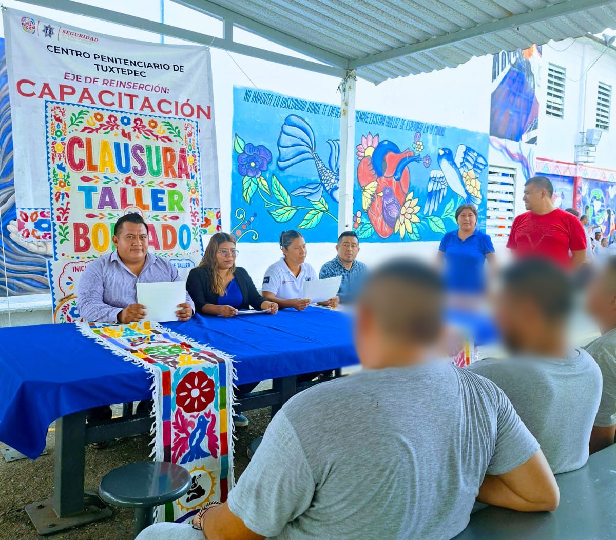 SprsGobOax's tweet photo. Con el compromiso de impulsar habilidades laborales y preservar tradiciones, concluyó el Taller de Bordado en el Centro Penitenciario de Tuxtepec. En esta capacitación de 15 días, la población sumó competencias manuales y de autoempleo para su reinserción social. #Oaxaca https://t.co/shusHt4kfy